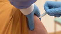 Los mayores de 40 a&ntilde;os pueden recibir la tercera dosis desde esta semana