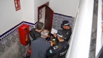 La Polic&iacute;a Local inspecciona edificios y establecimientos en varias calles de El Ejido