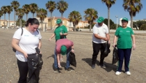 Verdiblanca lleva a cabo una recogida de residuos en la playa de Costacabana