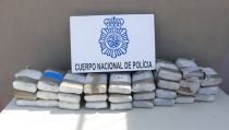 Encuentran 32 kilos de coca&iacute;na ocultos en las ruedas de repuesto de un cami&oacute;n