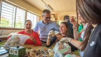Estudiantes de Almer&iacute;a colaboran en la campa&ntilde;a ambiental 'Mi playa bonica'