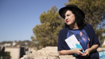 Aurora Luque, en el Aula de Literatura y 'Poetas y j&oacute;venes' de Roquetas