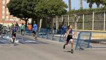 Cerca de cien j&oacute;venes atletas participan en el II Triatl&oacute;n de Menores Ciudad de V&iacute;car