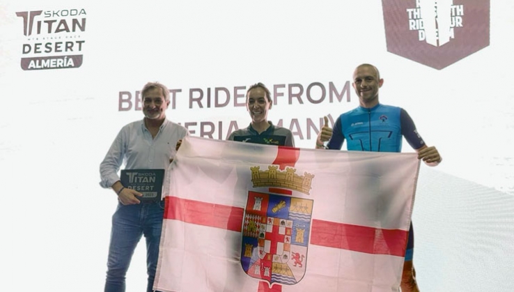 Tessa Kortekaas y Fran Herrero, ganadores de la &Scaron;koda Titan Desert Almer&iacute;a
