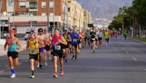 Youness Belyamna y Johana Ordo&ntilde;ez ganan la VI Media Marat&oacute;n Ciudad de Roquetas
