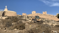 Limpieza y desbroce en el arranque de las obras del Cerro de San Crist&oacute;bal