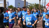 Cerca de 2.000 almerienses participan en la IV Runner Fashion Carrera Azul por el Autismo