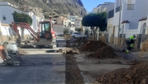 Roquetas de Mar renueva la red de abastecimiento en varias calles
